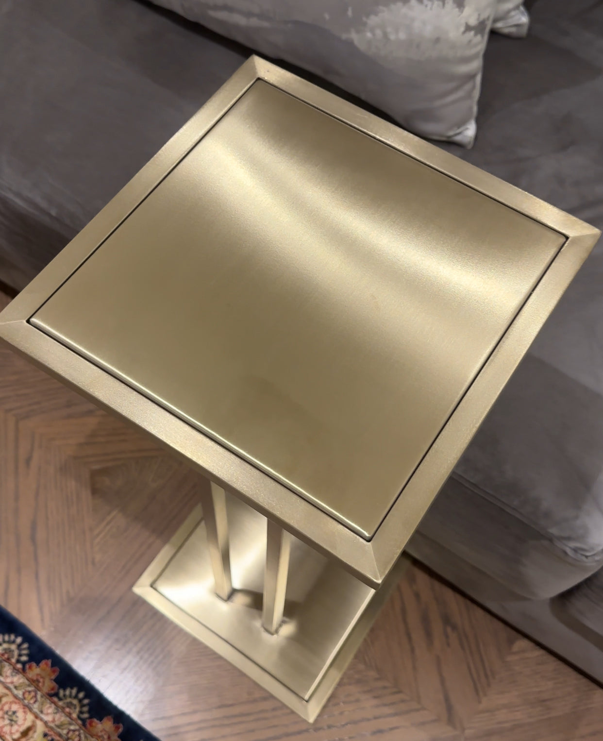 C-Slide Sofa Table