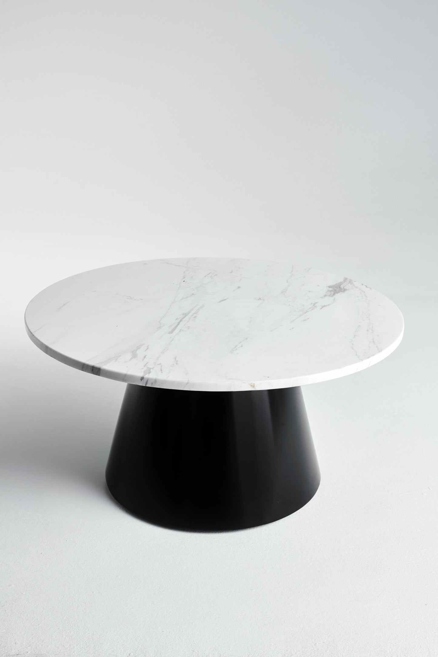 Calacatta Glow (Black Base)