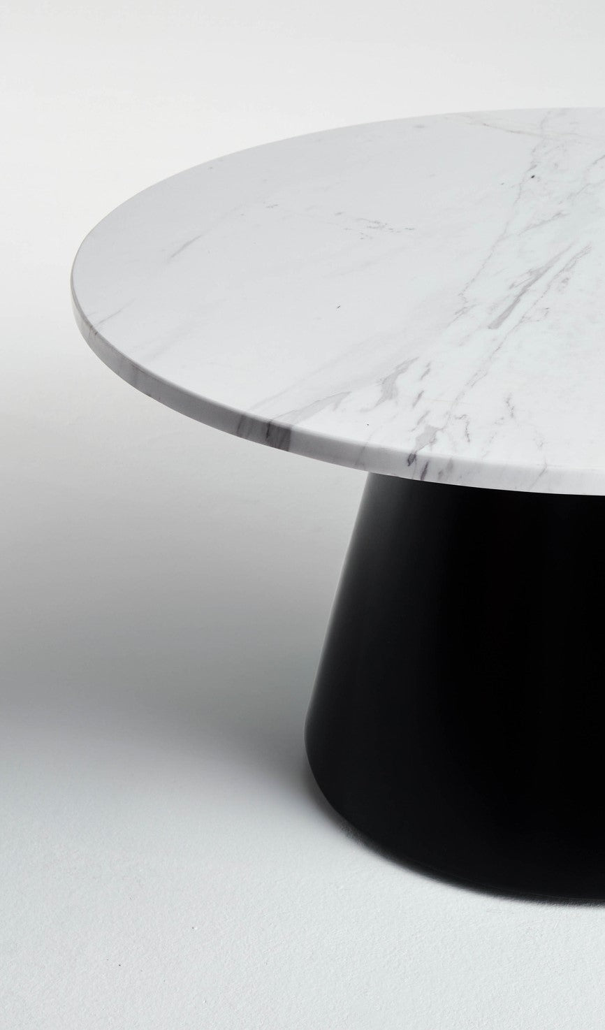 Calacatta Glow (Black Base)